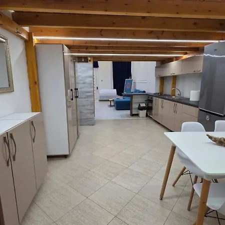 Cozy Modern Apartment, 6 Min Walk To Apartment *