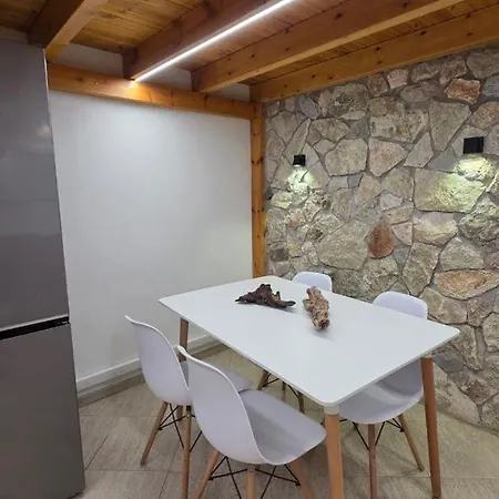 Cozy Modern Apartment, 6 Min Walk To Apartment